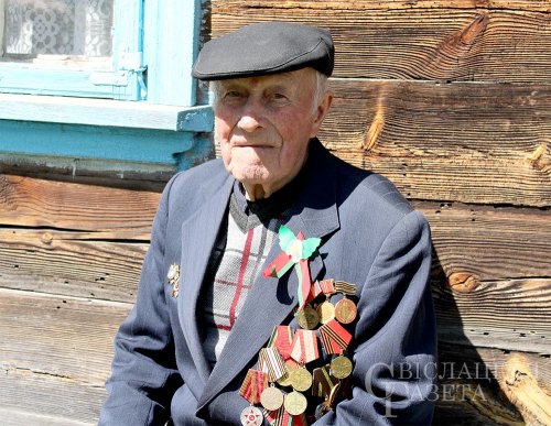 Поздравления и подарки принимал ветеран Великой Отечественной войны Иосиф Казимирчик